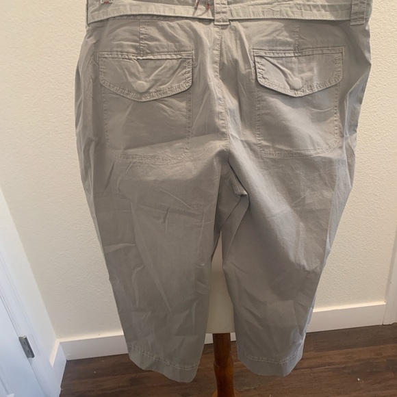 Eddie Bauer Ladies Light Gray Capri Pants - Picture 2 of 4